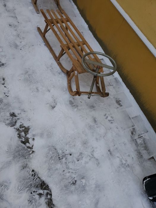 Продам сани дубові з рульом.