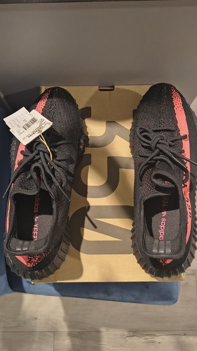 yeezy 350 v2 red stripe