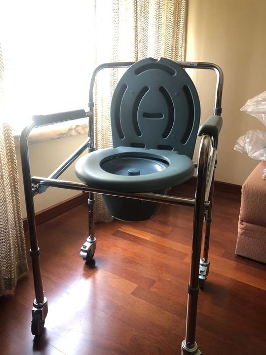 Cadeira de banho e sanitária