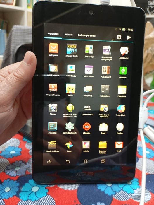 25€ tablet ASUS precisa de uma capa nova tem os botões estragados,