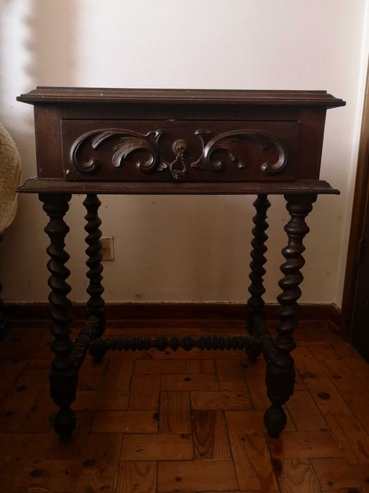 Conjunto de Móvels - Detalhes Antigos