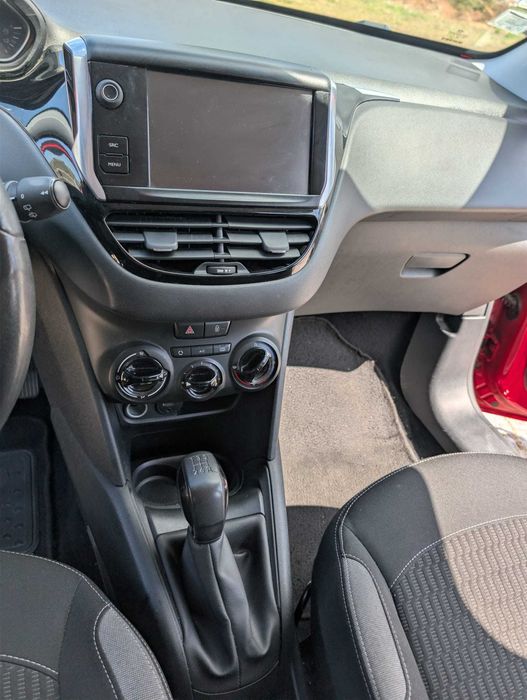 Peugeot 208 — fotografia 6