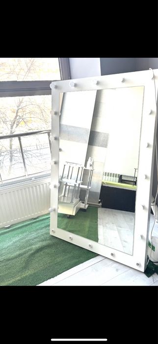 Продам кресло гидравлика зеркала с лампочками