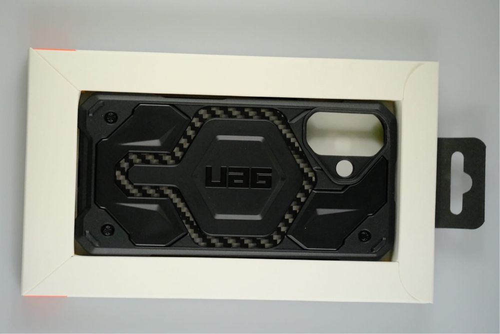 Чехол для iphone 16 UAG Monarch pro Magsafe карбон оригинал