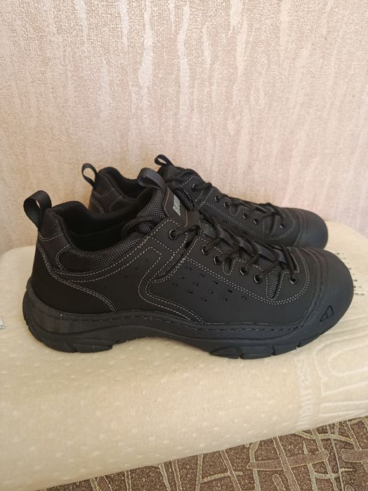 Кросівки трекінгові