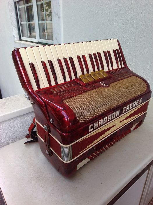 Acordeão Charron Freres Italiano à 3 a voz com mala - excelente, pronto a tocar