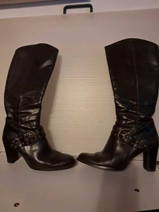 Botas até ao joelho com design original