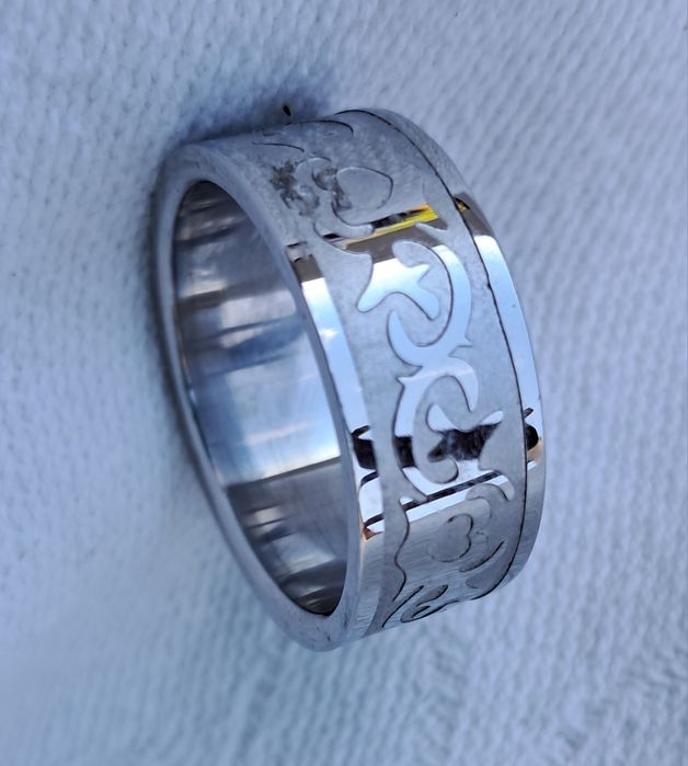Anel Masculino / Unissexo em Aço Cirúrgico Inox - Gravado a Laser (2,2 cm)