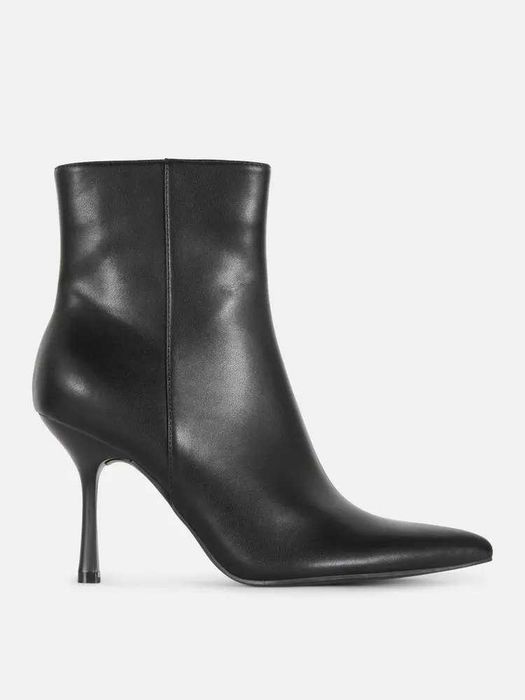 Botins pretos muito elegantes