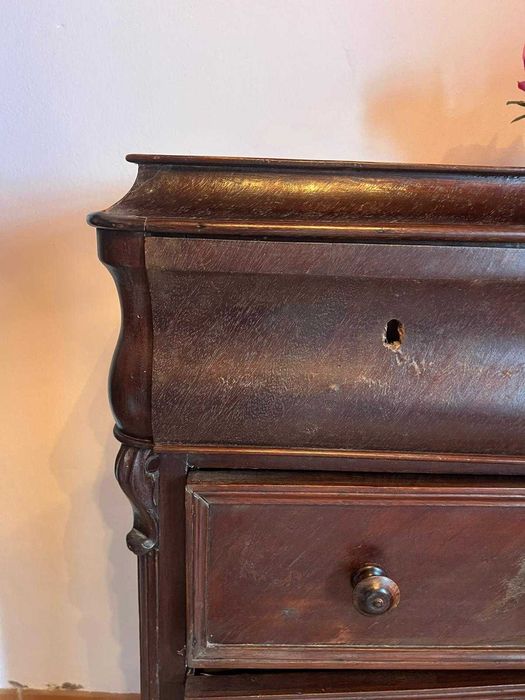 Cómoda antiga e requintada tipicamente alentejana