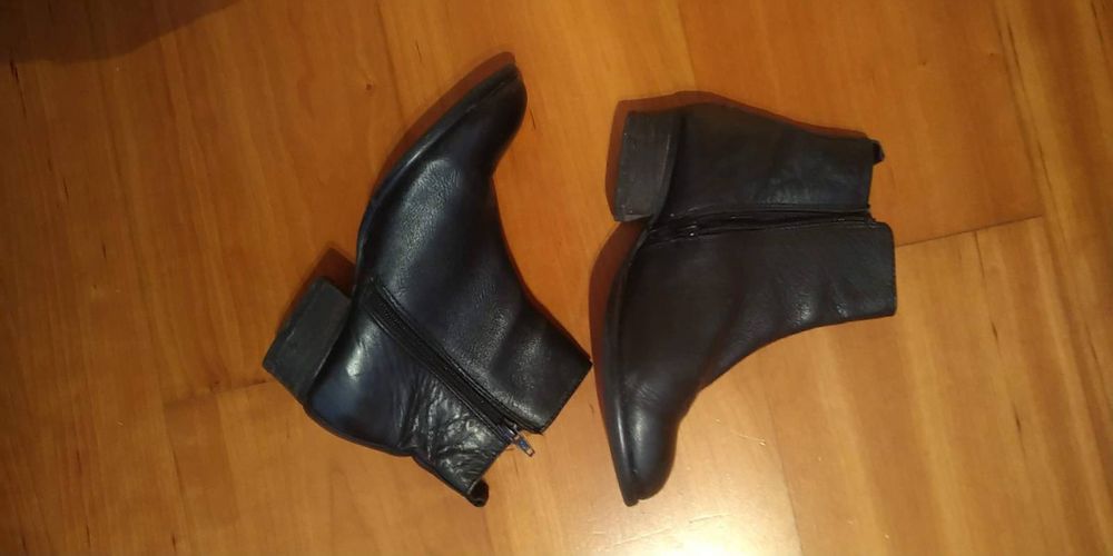 Botas em pele como novas
