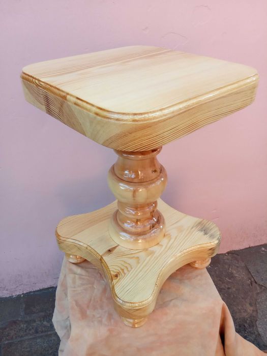 Підставка ,табурет під кімнатне дерево