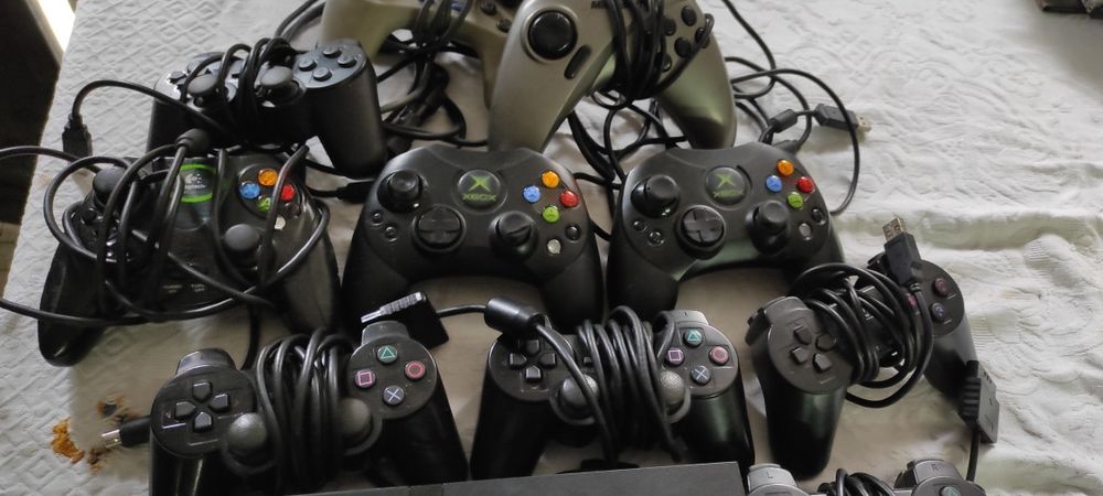 Lot of various controllers and 3 working SP2 consoles64584317999618122