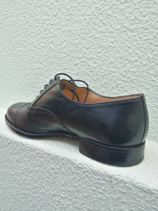 Sapatos clássicos de couro