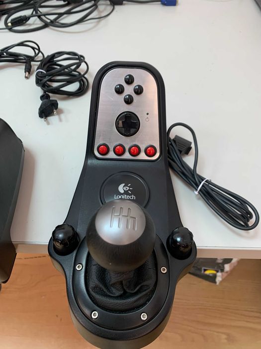 Logitech G27 Completo usado muito poucas vezes pode ser testado