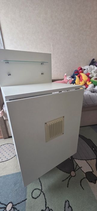 Маникюрный стол и отлельная вытяжка