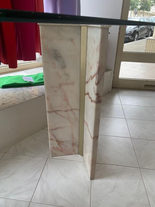 Marble and Glass Counter64285172223107121