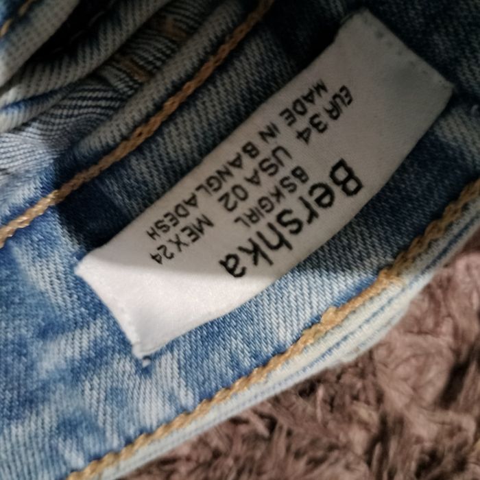 Jeansy damskie Bershka