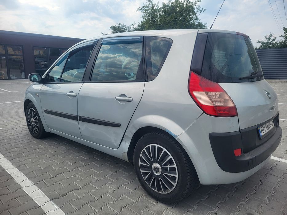 Renault Scenik      .