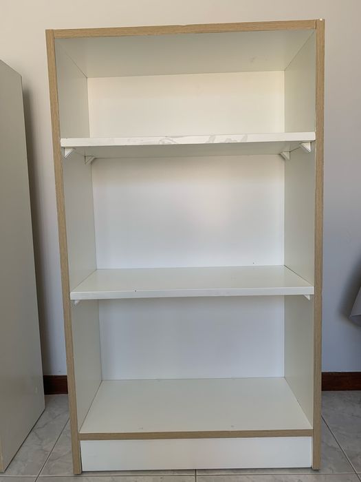 Estante de livros  altura 100cm,, largura 73,5cm e fundura 30cm
