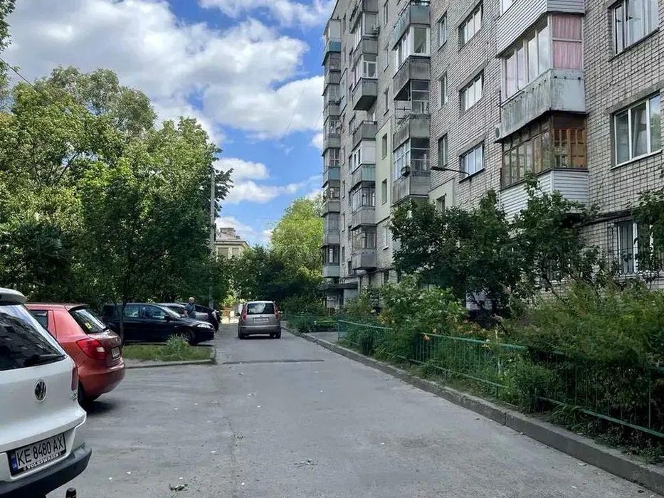 Продам 3-комн квартиру в районе Каруны ул.