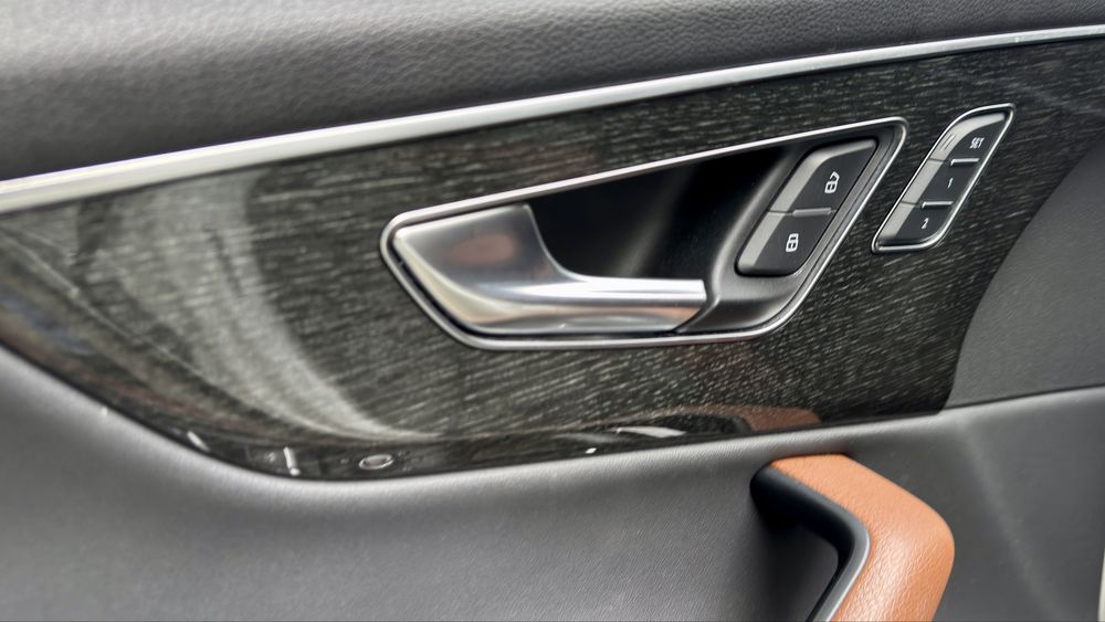 Авто Ауді Q7 2020 року