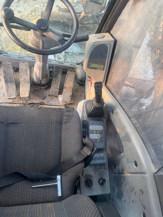 Sprzedaję koparkę kołową Volvo E 160.