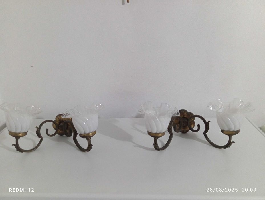 Candeeiro de parede clássico em metal