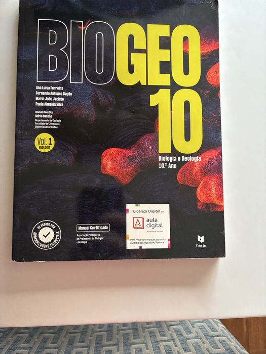 Livros e Cadernos de atividades 10 ano