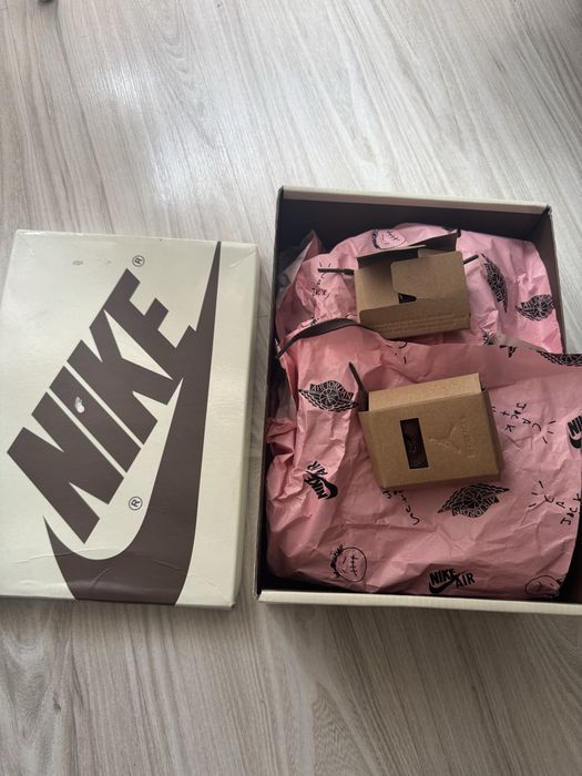Nike air jordan Travis Scoot