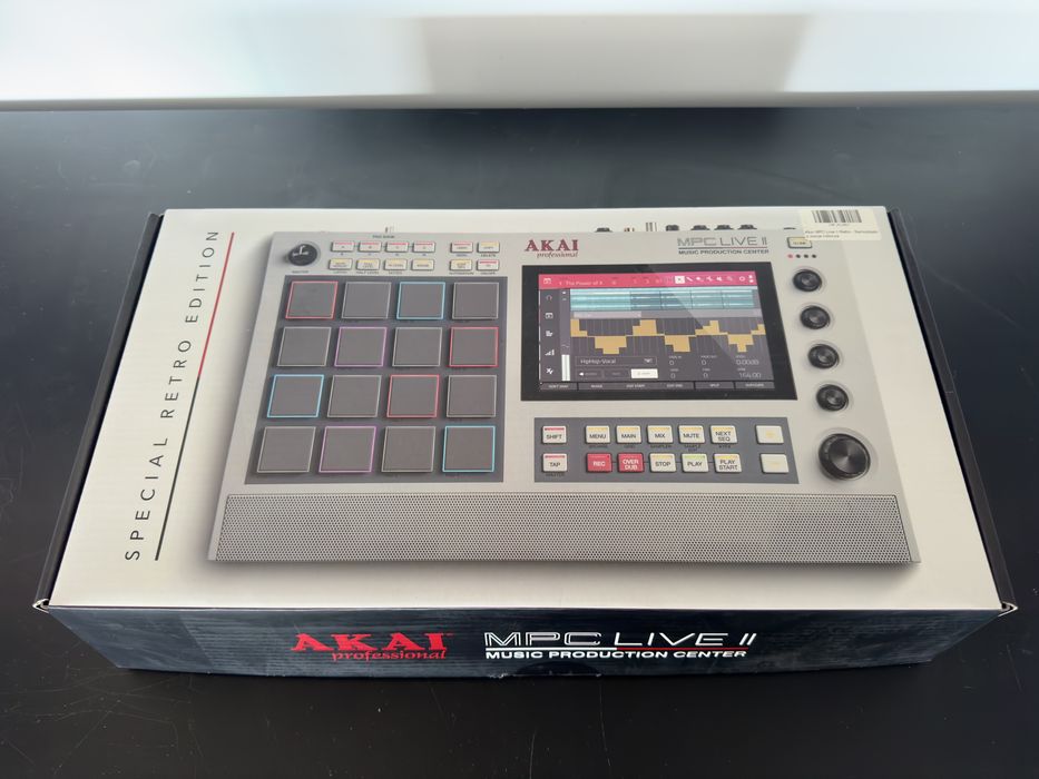 Stacja muzyczna Akai MPC Live 2 Retro Edition + travel case