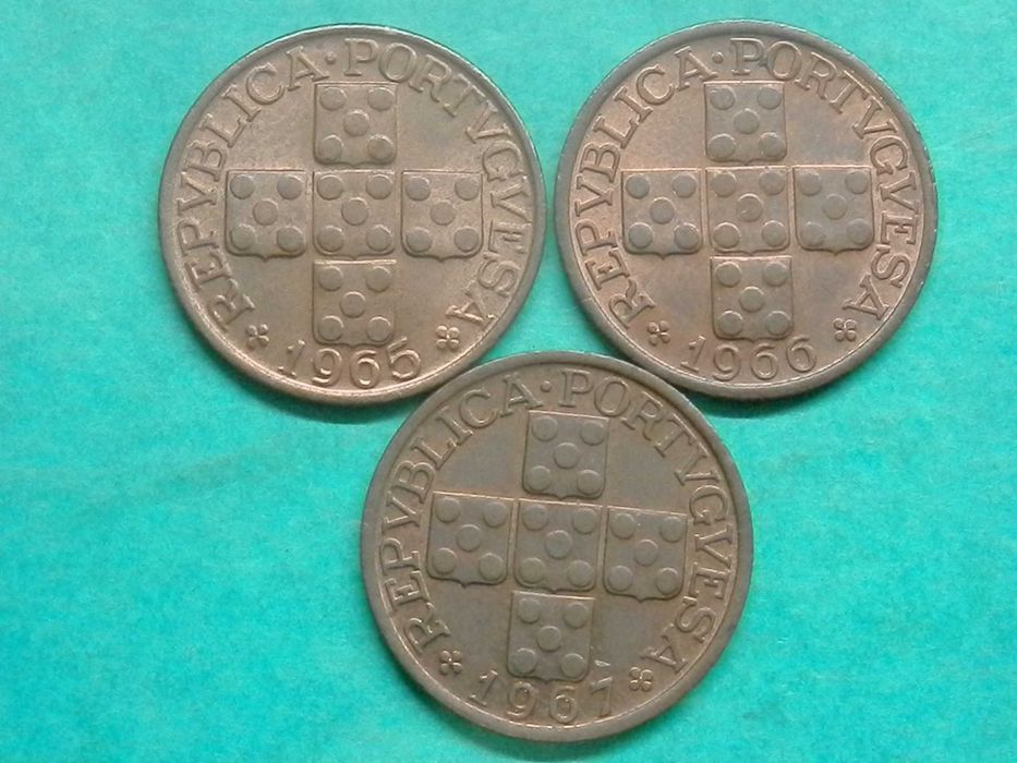 1202 - 3 de XX cent. 1965, 1966 e 1967, novas, por 3,50 já c/portes