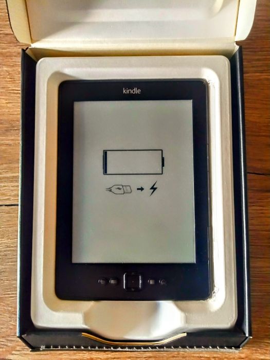 Nowy E-Book Amazon Kindle czarny z kablem ładowania