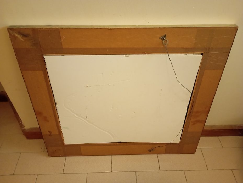 Moldura prateada com vidro 64cm x 57cm