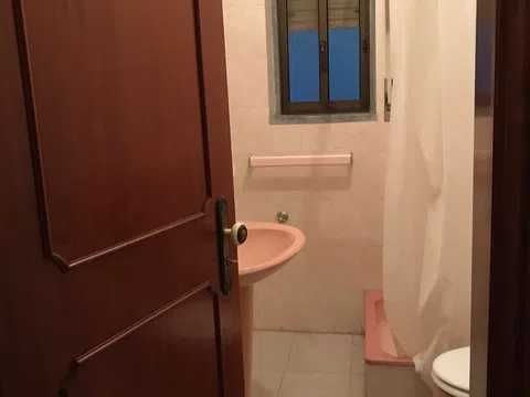 Quarto para 2 numa Vivenda cor de Rosa com varanda e com jardim