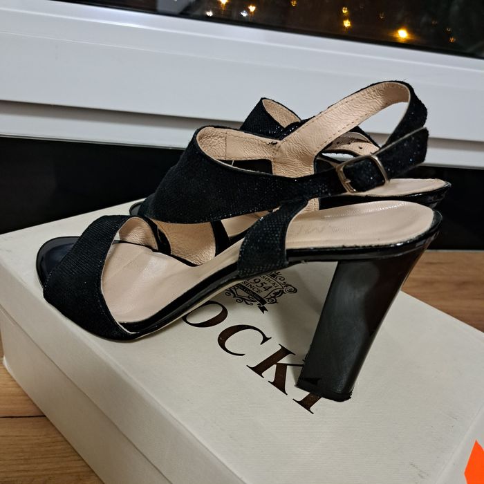 Sandały błyszczące