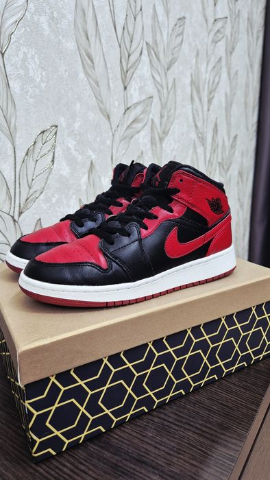 Кросівки Nike Air Jordan Mid 1