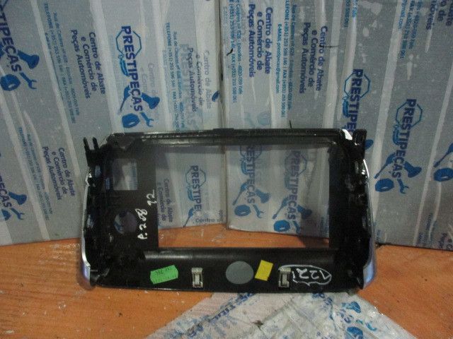 Moldura da consola central / rádio / aro PEUGEOT 208