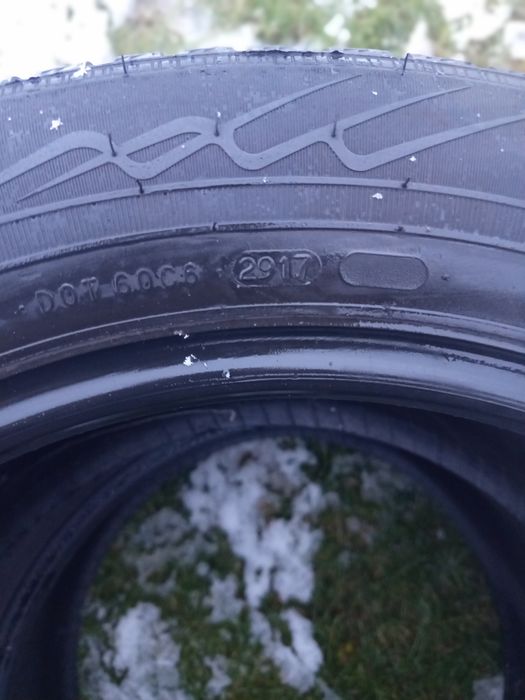 Opony 235/55/17 nokian wysokość bieźnika 7mm.
