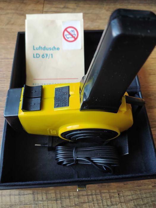 Suszarka składana w etui, firmy AKA ELECTRIC (DDR) z 1995 roku.