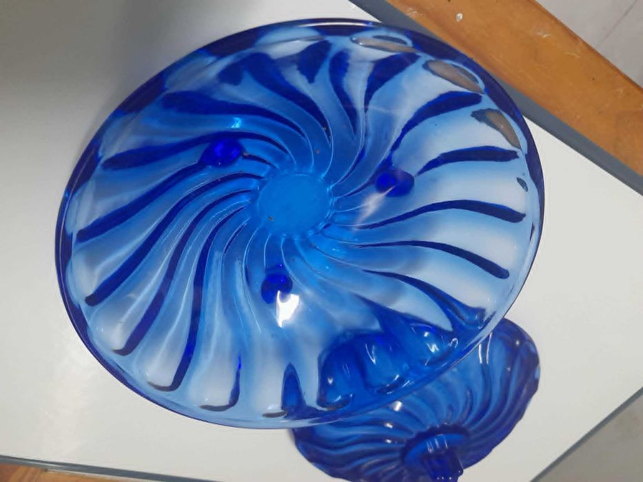 Bomboniere vintage em vidro prensado azul cobalto
