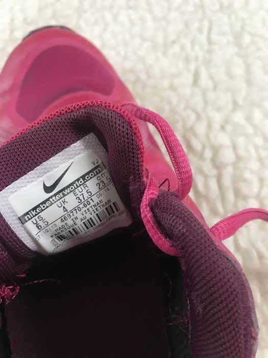 Ciemne różowe buty sportowe, treningowe Nike Wmns Move Fit