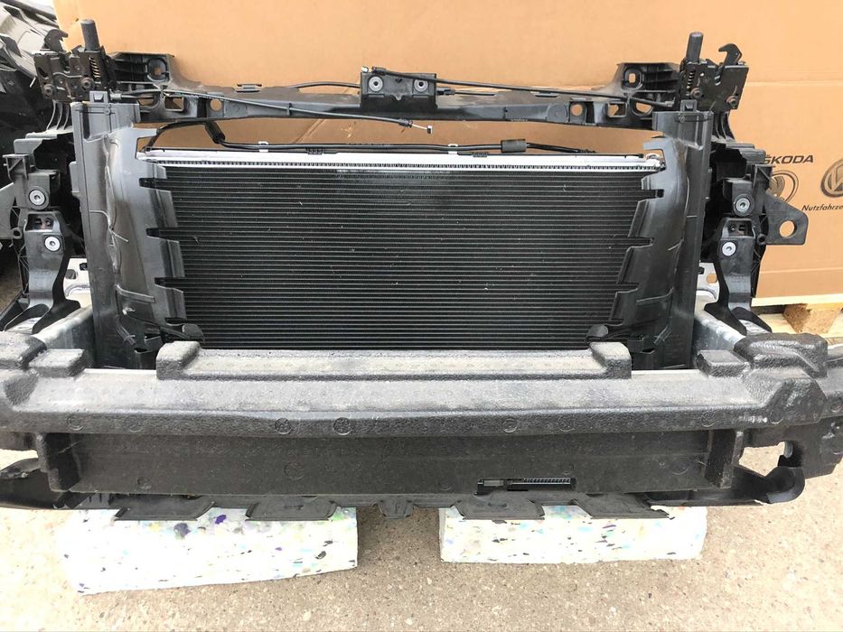 AUDI Q7 4M  Передня панель телевізор