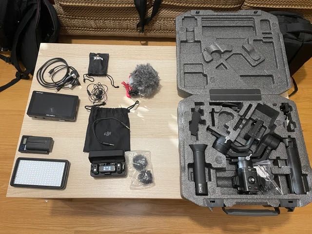 KIt para vídeo - Gimbal, microfones, ecrã. luz