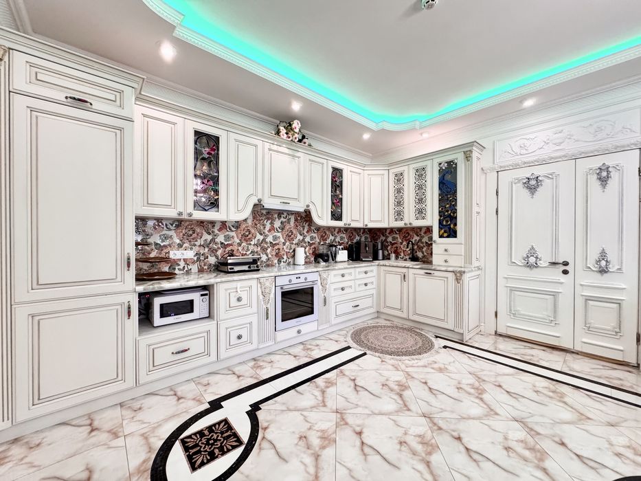 КМ Нова Ходосівка будинок 600 м² 20 соток гостьовий будинок лазня ліс