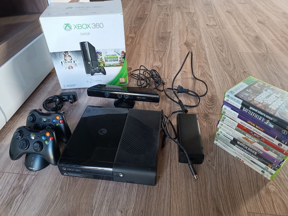Xbox 360 E  Kinect-2x Pady-Ladowarka-Gry