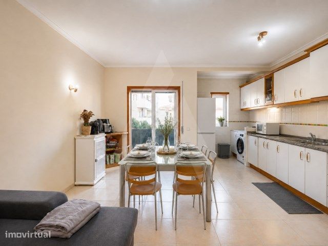 Apartamento T1 com garagem fechada na Praia da Barra