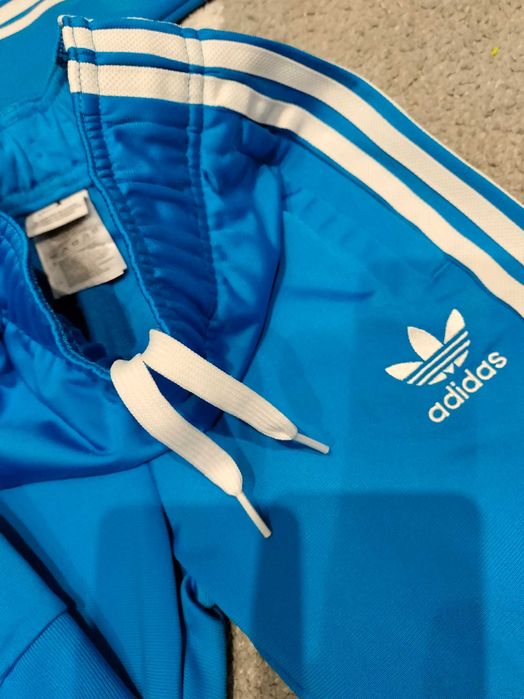 Adidas dres dla chłopca rozmiar 128 niebieski