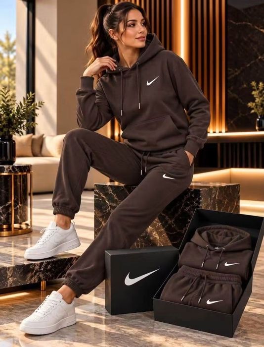 Komplet dresów damskich nike