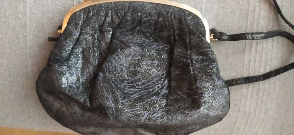 Torebka wieczorowa lekko nabłyszczona